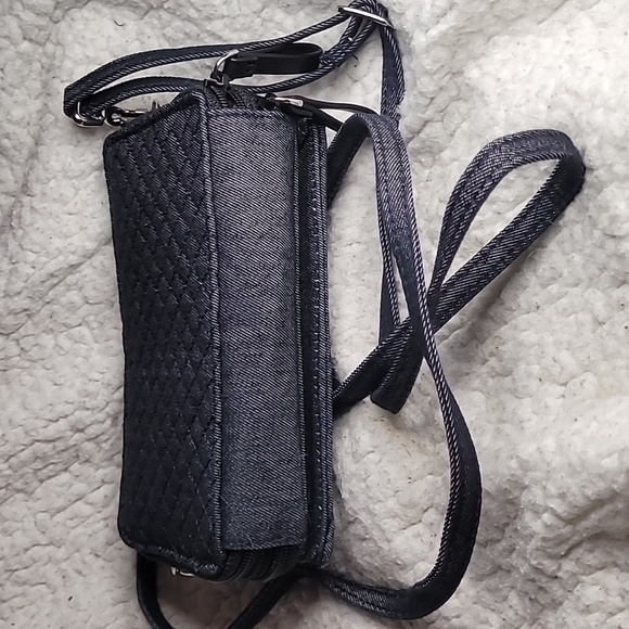 Vera Bradley Iconic RFID All In One Denim Cell Phone denim Crossbody Vera Bradle - Picture 14 of 17